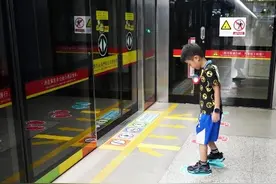 1米高度看地铁！广州地铁白云公园站童趣“换新颜”图片