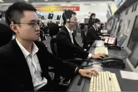 万米高空突发！紧急返航图片