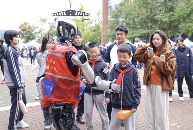 亲身实验点燃青少年科学兴趣——“感触科学文化”主题科普活动主场在鄂举办