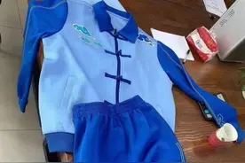 网曝山东临沂一学校校服造型瘆人引争议 校方最新回应：最终款式还没确定图片