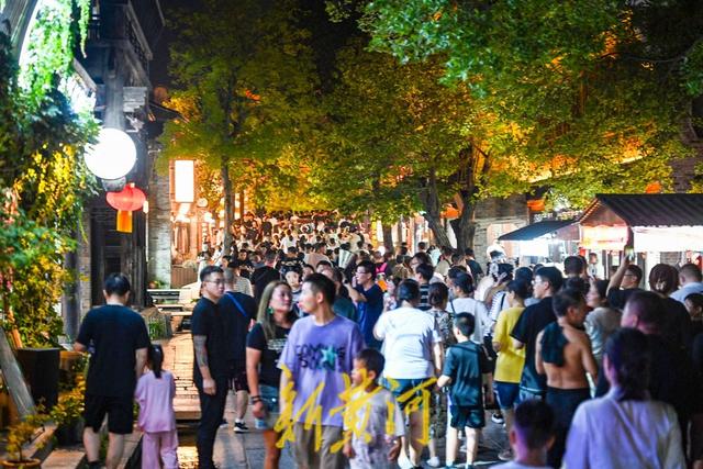 越“晚”越精彩，枣庄台儿庄古城点亮文旅新“夜”态