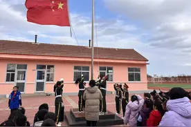 国旗飘扬，书韵汀罗 —— 利津县汀罗镇中心小学举行升旗仪式图片