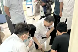 惊险！患儿突发低血糖晕倒，白衣天使上演“教科书”急救图片