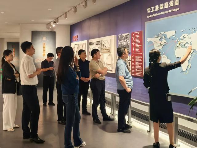 中国国家博物馆馆长罗文利一行来威海市博物馆调研