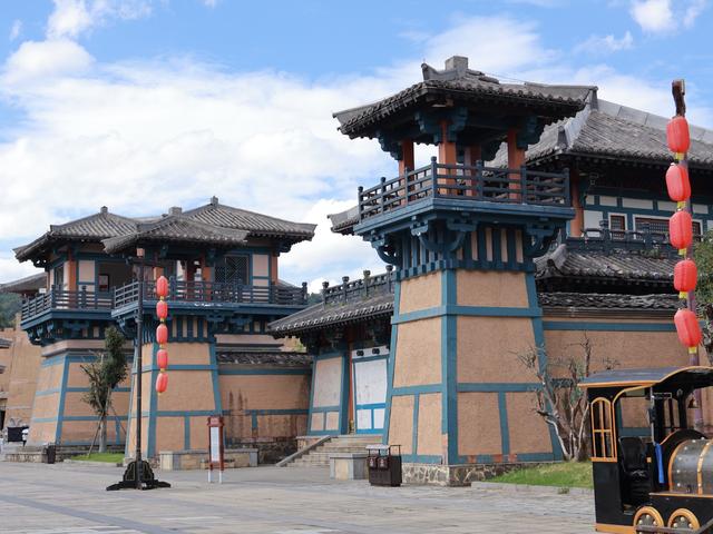 从秦汉影视城到明清石板街，痛客行采风团为贵州旅游建言献策