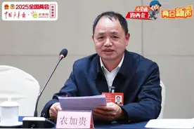 【小灵通跑两会·护航未来最强音】农加贵代表：家校社共同努力，为孩子们摘下“小眼镜”图片