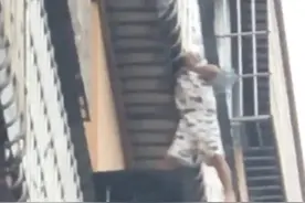 佛山一小孩脑袋被卡7楼防盗网，托举哥“从天而降”图片