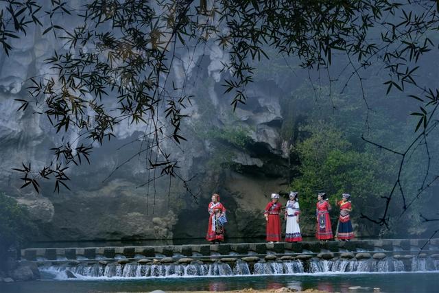 罗甸：冬日暖阳沐景区 游客畅游享闲情