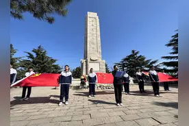缅怀革命先烈，弘扬爱国精神！烟台四中开展清明节主题党团日活动图片