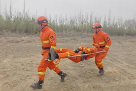 天天讲安全｜宁夏机动队伍开展野外生存与救护训练图片
