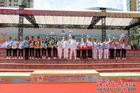 运动会龙舟项目开赛首日，海南代表团女子龙舟队获一等奖图片