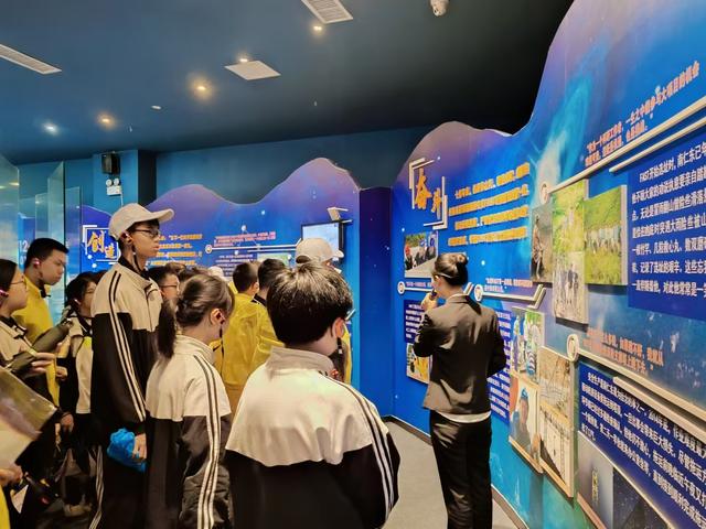 科普研学持续升温  中国天眼景区成青少年“追星”热土