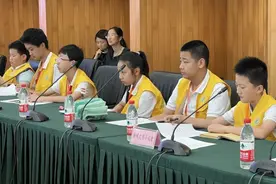 如何开展中小学校外实践？“小记者”们建言献策图片