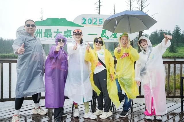 雨天瓦屋带点雾，恰似神仙在这住！