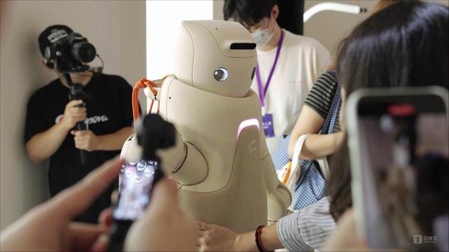 傅利叶发布陪伴式人形机器人GR-3，创始人顾捷：一年内行业发展加速3-5倍