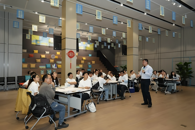 33米超高岩壁攀岩、6款精酿配吊炉烧烤，还有厂房Loft……