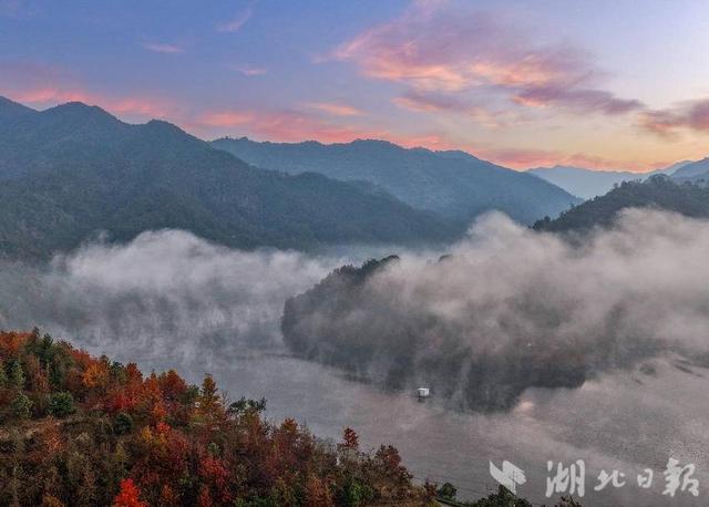 蕲春：碧水丹枫九潭湖