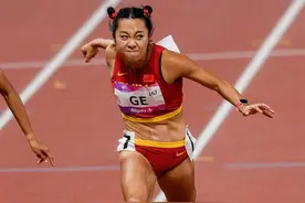 葛曼棋笑谈哪吒头，“能给我带来好运”图片