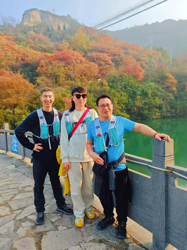 重阳登高赏红叶！这座山被河南交通广播听众的热情点燃！