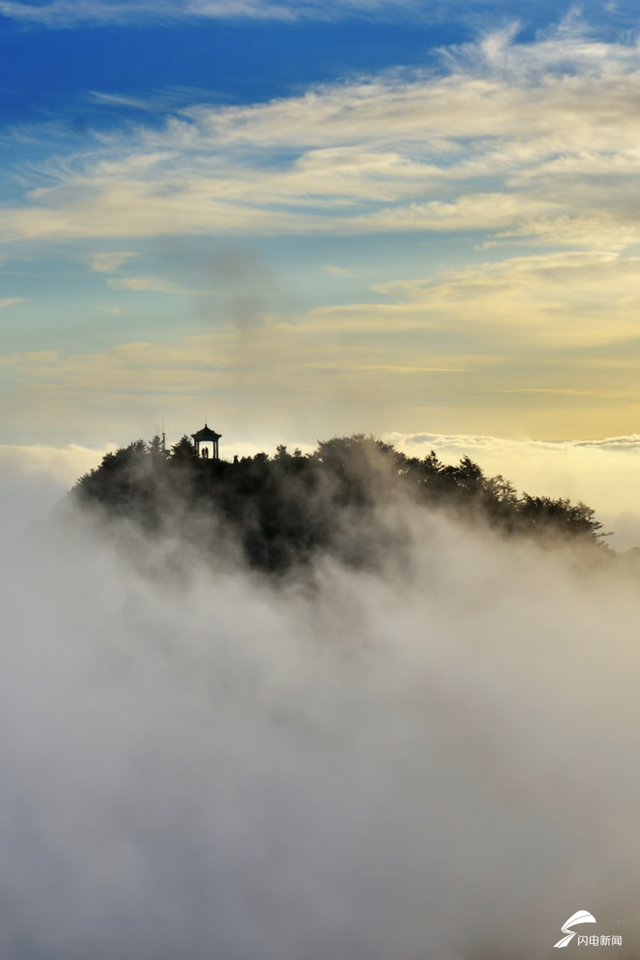 组图丨泰山云雾锁峰峦 静谧景致醉游人