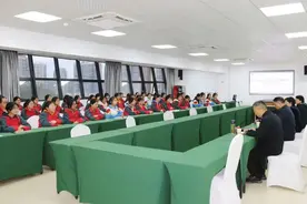 铜仁市妇联发放2024年“春蕾计划”助学金图片