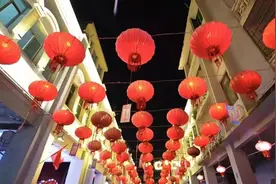 双节同庆！钦州老街“红透了”图片