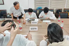 潮评丨60款足浴包仅2款合格，中药泡脚藏着多少猫腻？图片