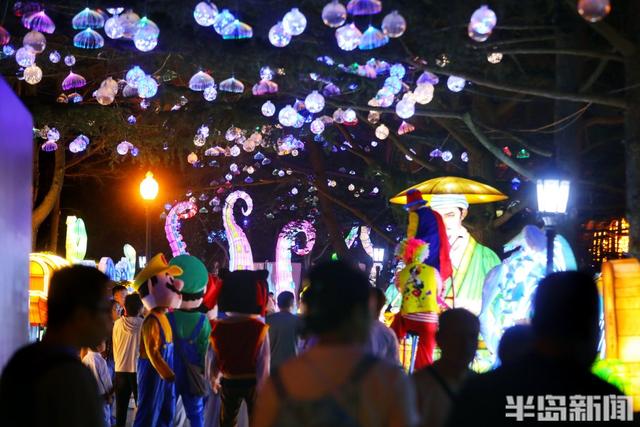 这里是青岛｜中山公园假期夜游人气旺