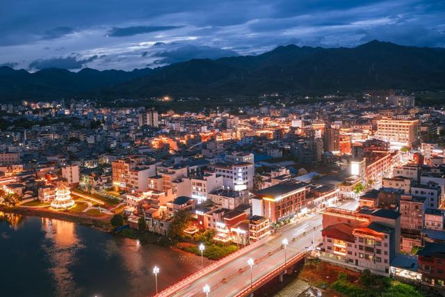 处处皆美景 小镇焕新颜