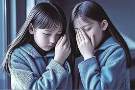 双胞胎同时患上斜视，竟是遗传惹的祸图片
