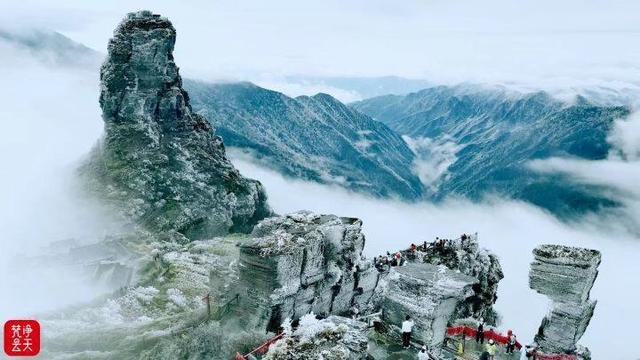 梵净山:雾凇作笔云为墨 丹青一幅醉人间