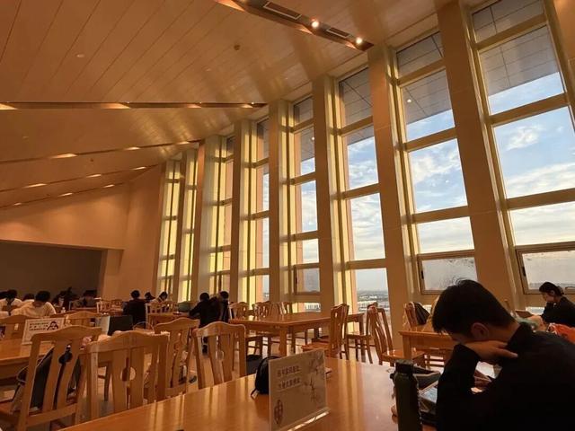 推开南开的窗，你会看到——