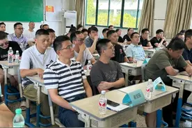 这事儿丨学校点名爸爸来开家长会：父亲育儿不能是“奢侈品”图片
