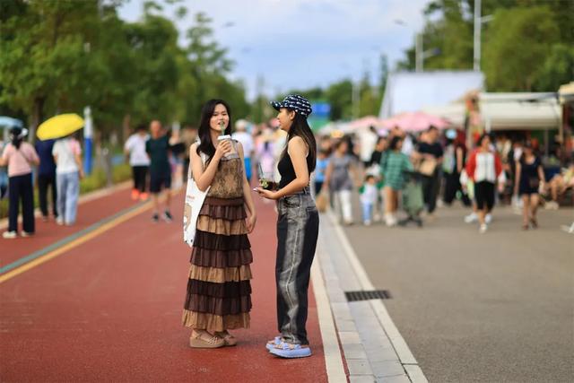 2025滇池国际咖啡文化嘉年华·图集丨活动首日，32.5万人次嗨爆滇池东西岸