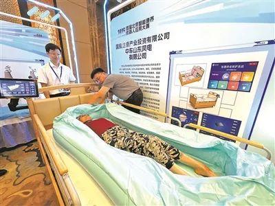 一大批养老机器人亮相北京！“机器人养老”四大痛点尚需破解丨都市观察