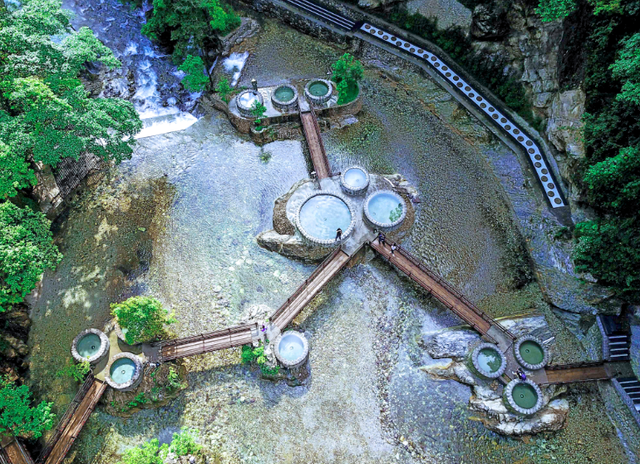 凉山冬日私藏路线，一天解锁“冰与暖”的双倍治愈