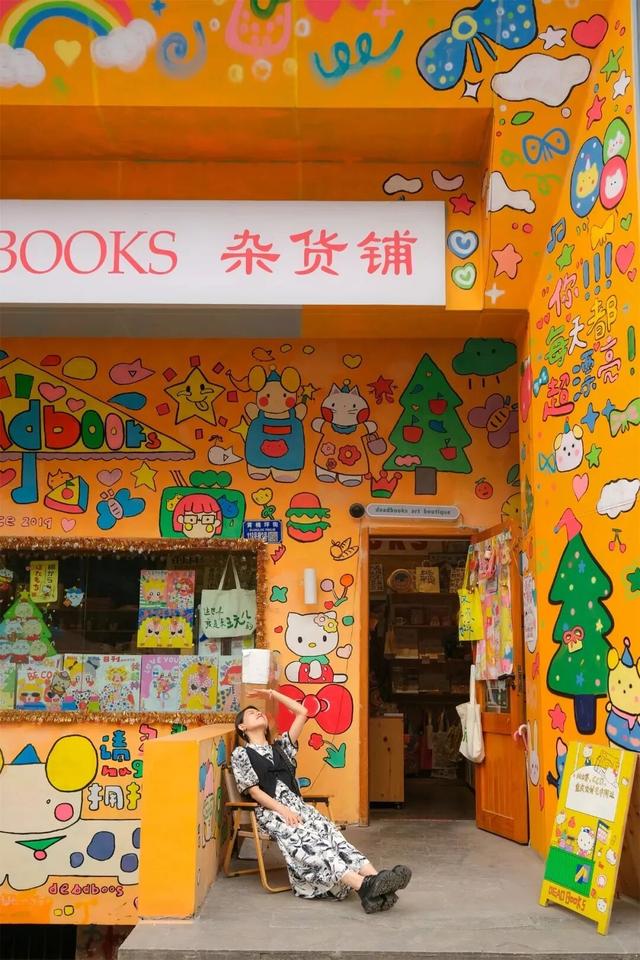 国庆重庆怎么耍？本地人带你去“扫街”：两江四岸、烟火小店……高评打卡点统统拿下
