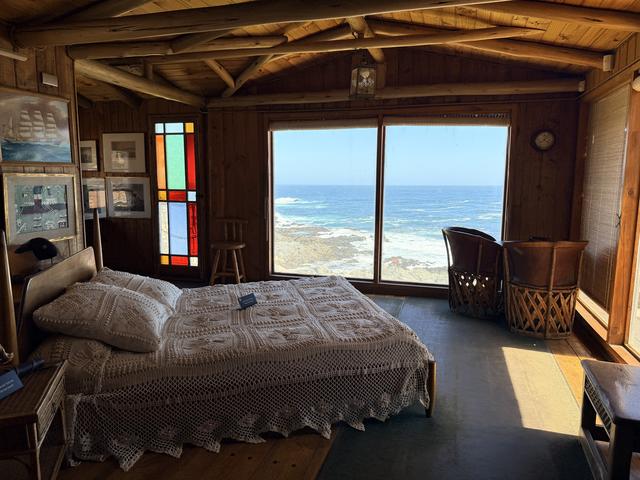 行走拉美手记丨在黑岛的波涛中读懂聂鲁达