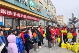 “衣”心一意，“火”热寒冬，“锅”然幸福——11 载爱心坚守传递温暖与希望图片