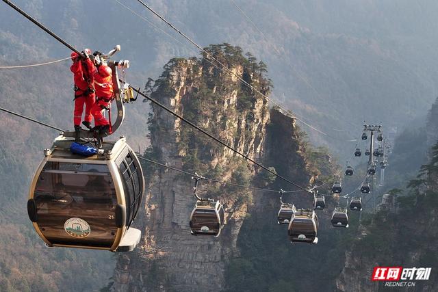 组图丨张家界天子山索道开展冬季高空救援演练
