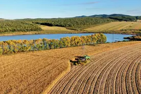 东北黑土区耕地质量与粮食产能协同提升丨人民日报图片