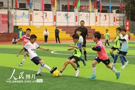 贵州榕江：驰骋绿茵场图片