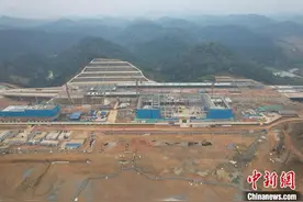 年后迅速复工 国门高铁站广西凭祥东站建设提速图片