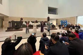 沉浸式观演体验！小剧场吕剧《归·源》在山东美术馆开演图片