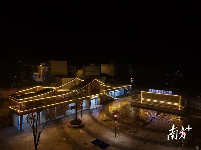 打卡里洞圩镇客厅，享独一份山水体验