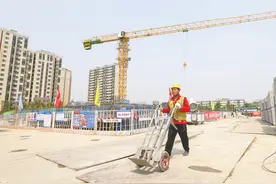 “流拍”VS“地王”城市土拍市场分化加剧图片