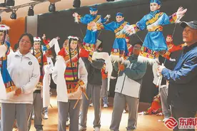 漳州：同学排练木偶表演《北京的金山上》图片