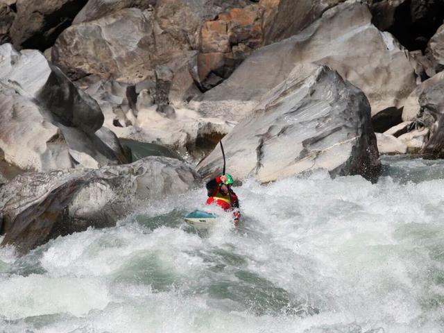 云新闻·滇地宝藏⑦丨一半山水一半城，走进怒江穿城而过的州府小城