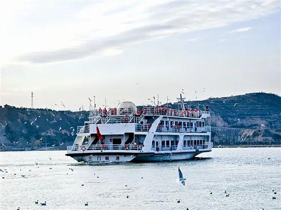 “天鹅入画 生活如诗”系列报道之六 天鹅交通：流动传播“城市名片”