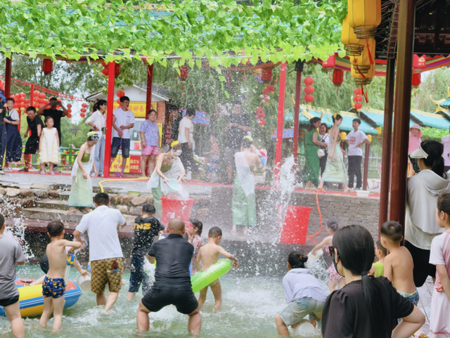 在河南农村，他们自建起一个3A级景区